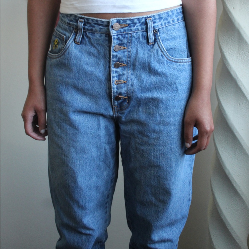 Vintage Paris Sport Club Embroidered Mom Jeans 🌻